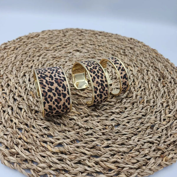 Bangle bracelet decorated with Leopard Cork
