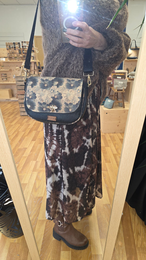 Sac Iris en Piñatex noir + Liège et Sac Camelia tout en liège + demi lune bleu/vert + demi lune noir + demi lune marron